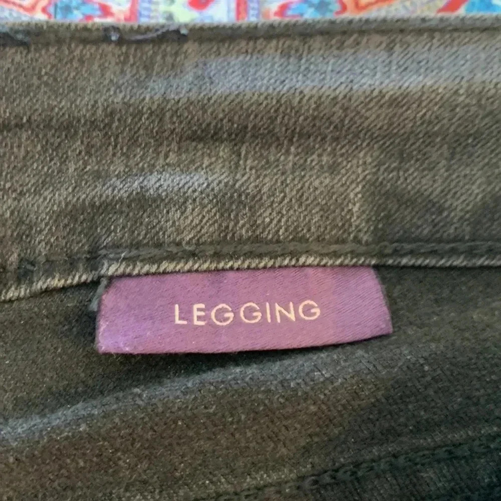 NYDJ lift & tuck, hi rise, stretchy, boot cut jeans with bling on pockets - Picture 6 of 8